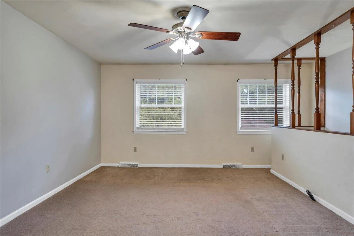 2036 Elizabeth DR - Photo 5