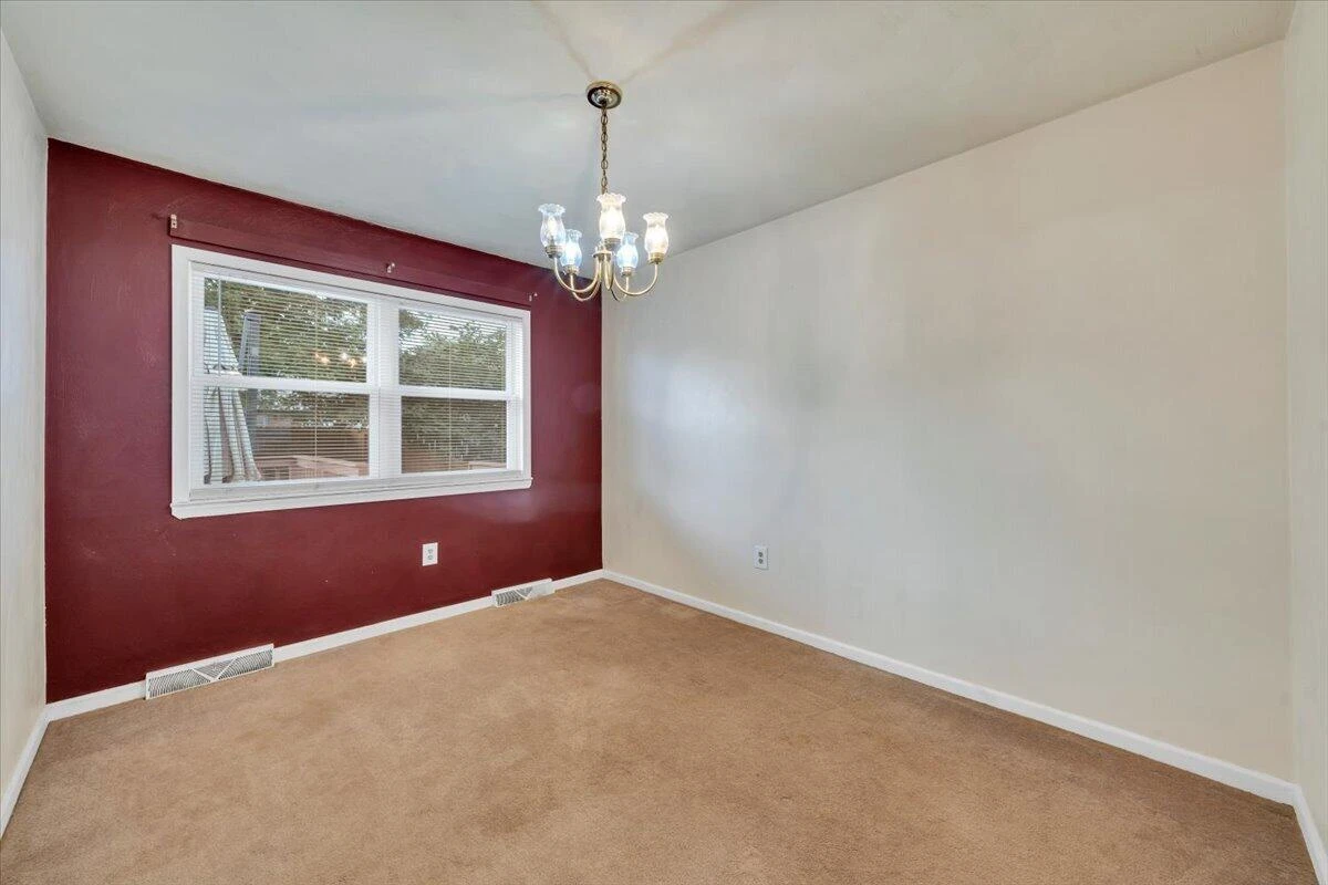 2036 Elizabeth DR - Photo 6