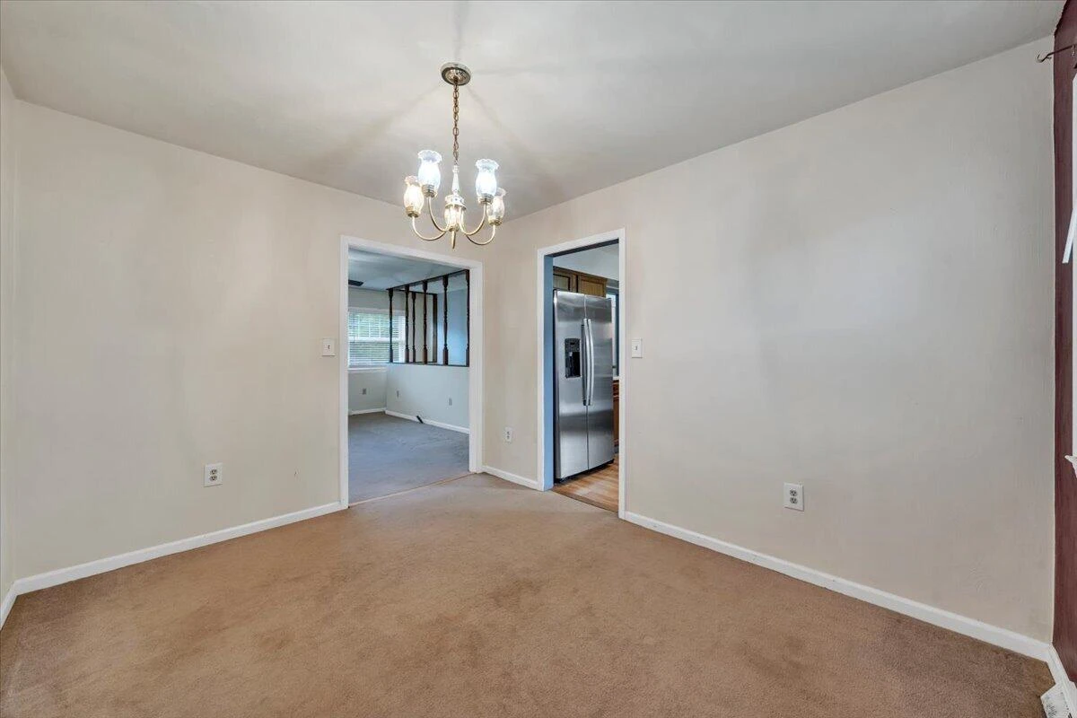 2036 Elizabeth DR - Photo 8