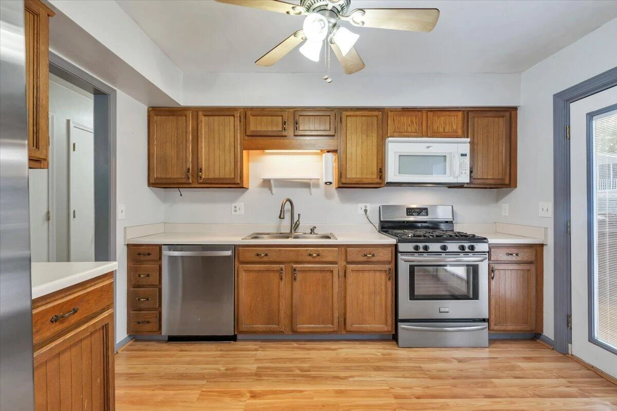 2036 Elizabeth DR - Photo 9