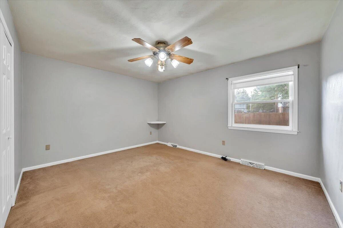 2036 Elizabeth DR - Photo 13