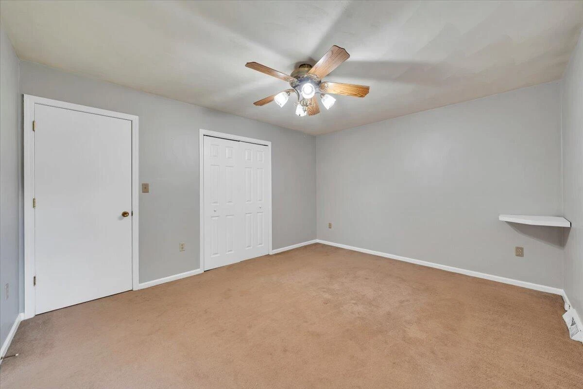 2036 Elizabeth DR - Photo 15