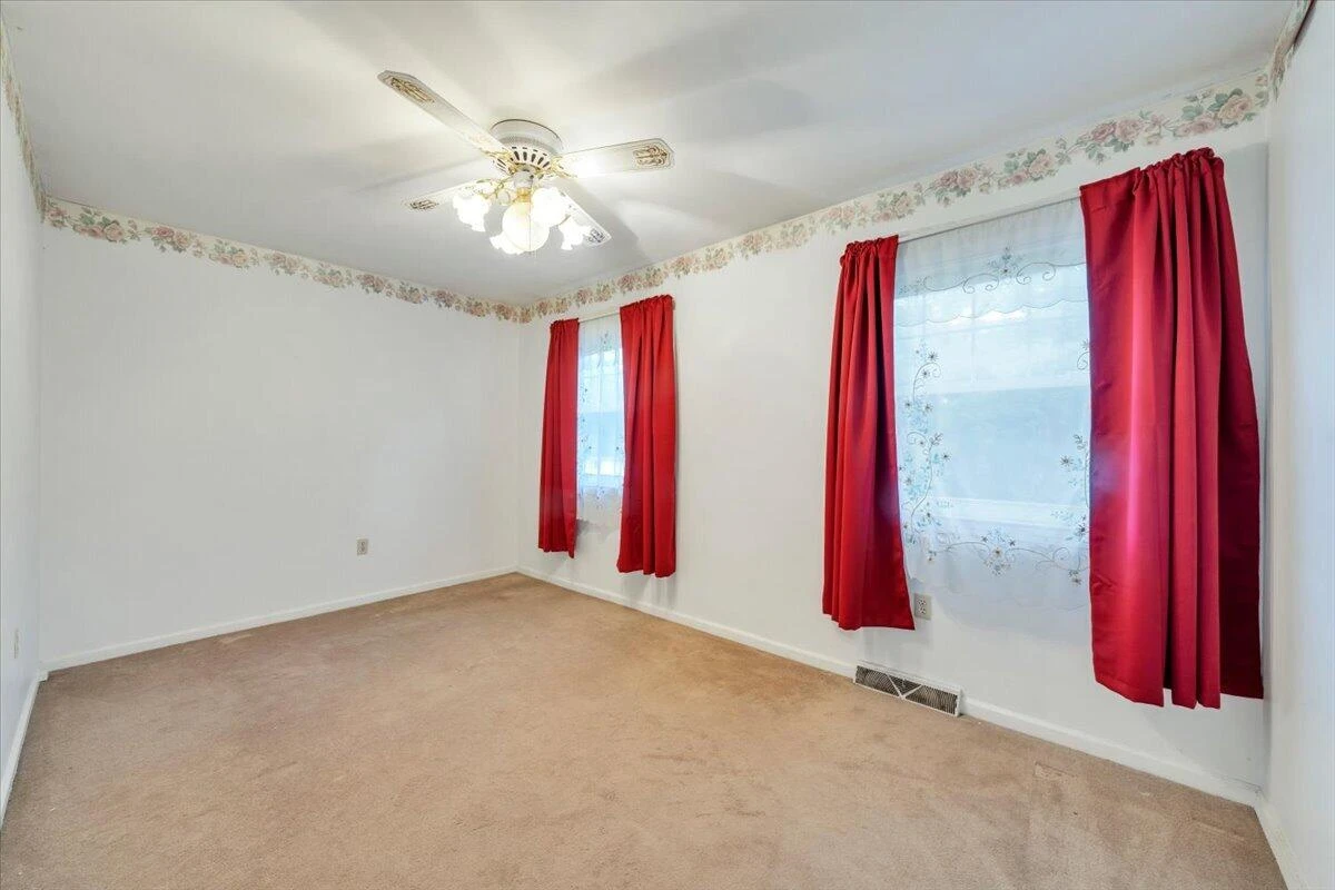 2036 Elizabeth DR - Photo 16