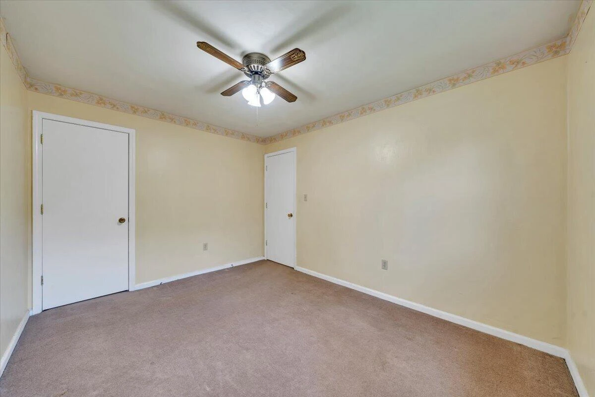 2036 Elizabeth DR - Photo 19