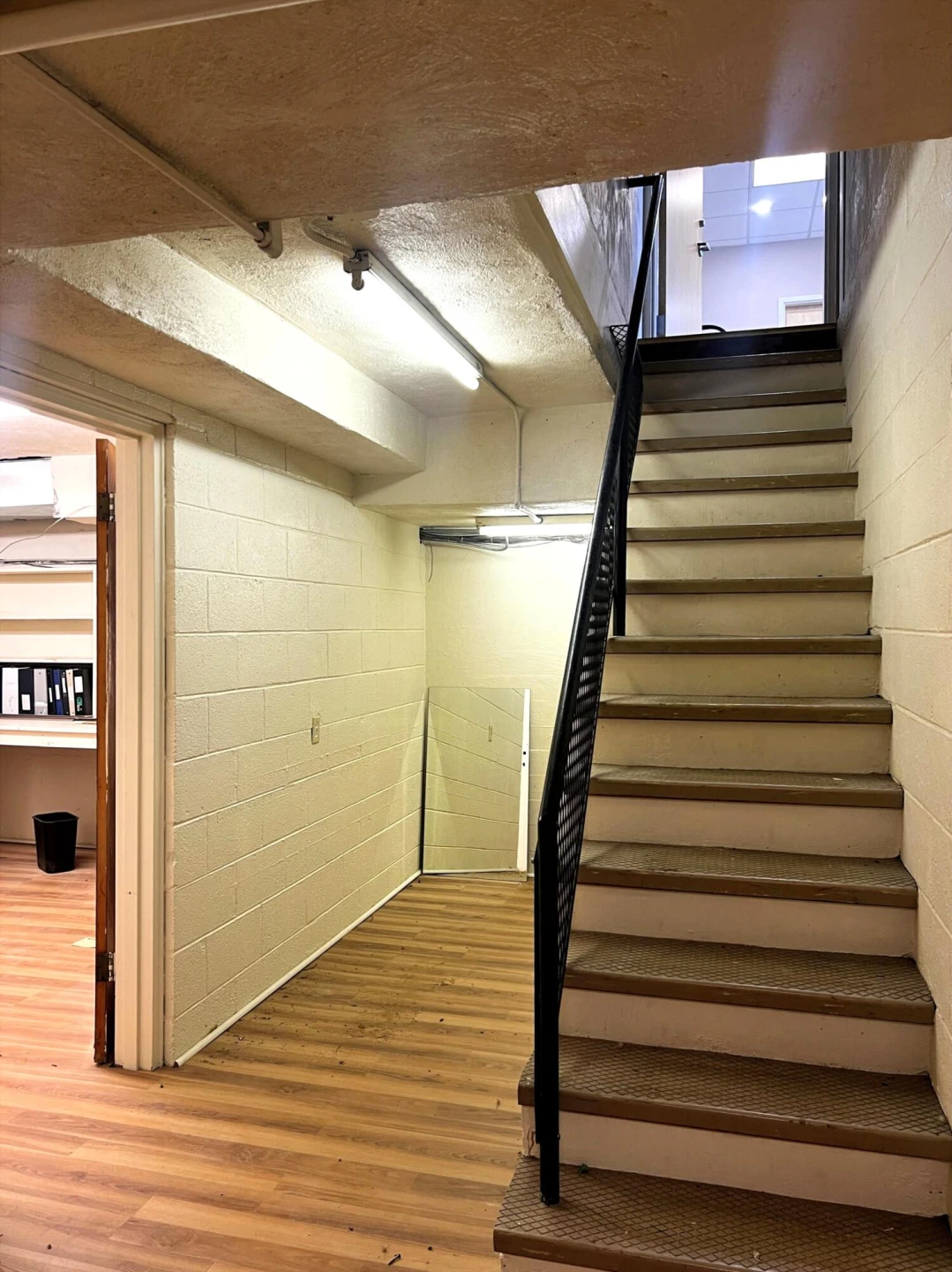 1225 Maple AVE SW - Photo 9