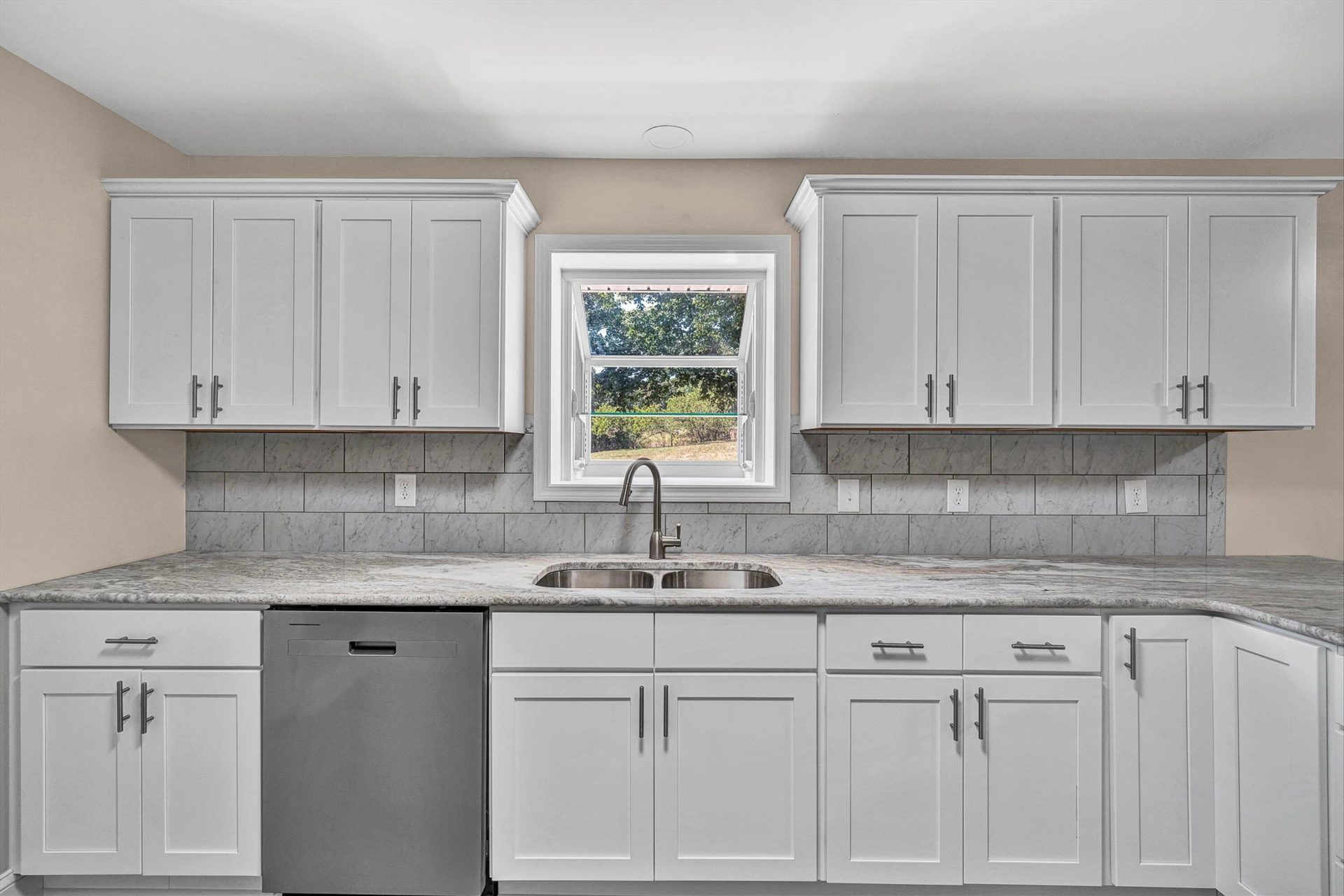 2047 Botetourt RD - Photo 7