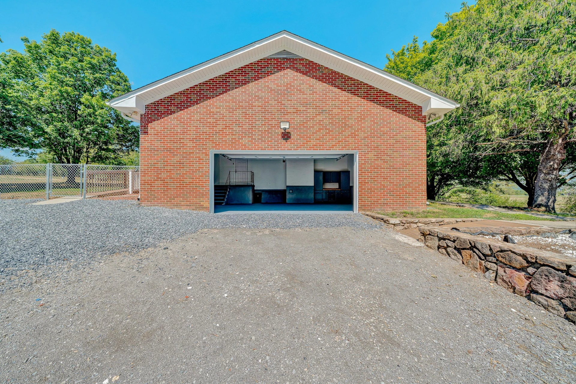 2047 Botetourt RD - Photo 32