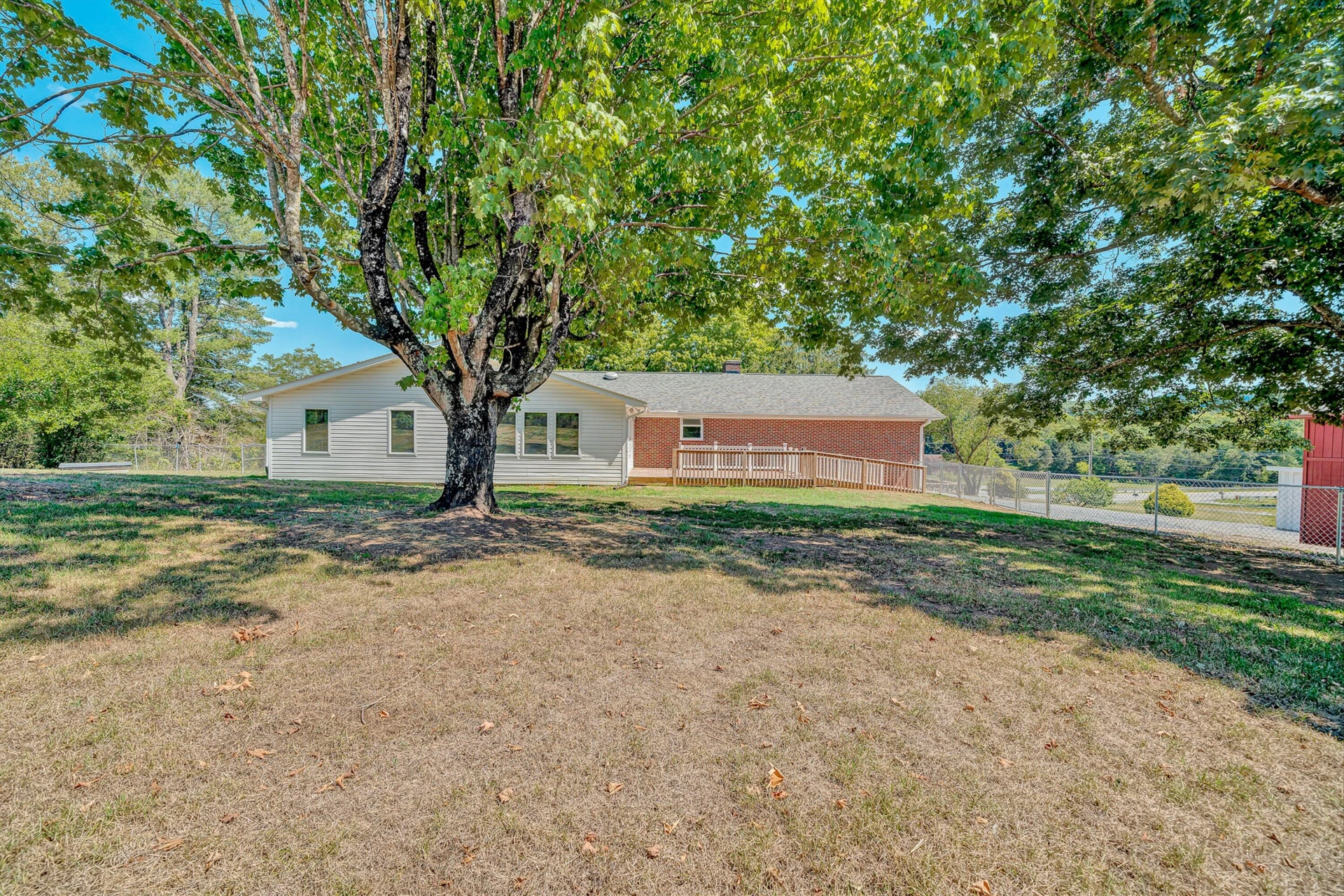 2047 Botetourt RD - Photo 40