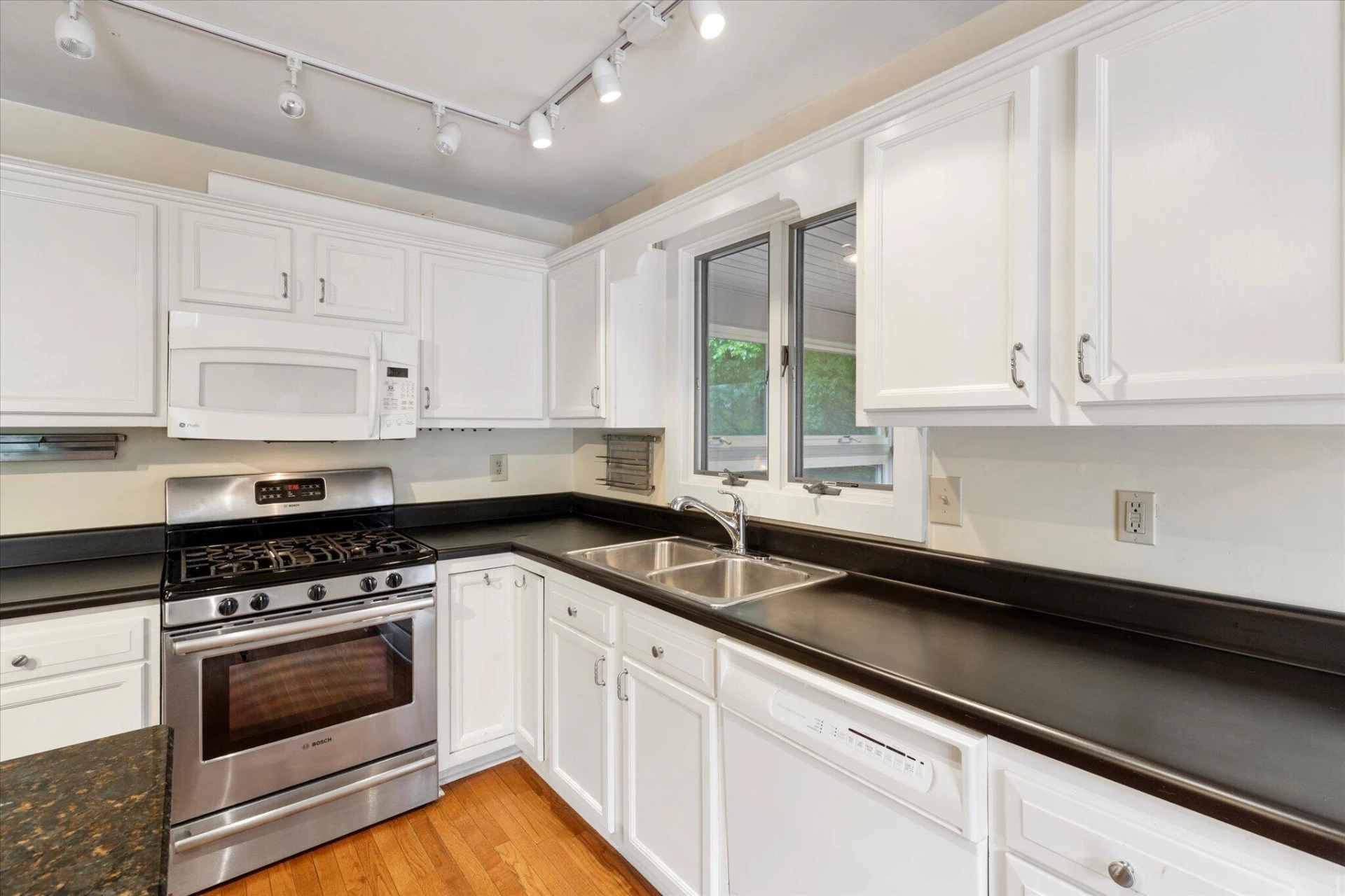 7720 Newport RD - Photo 12