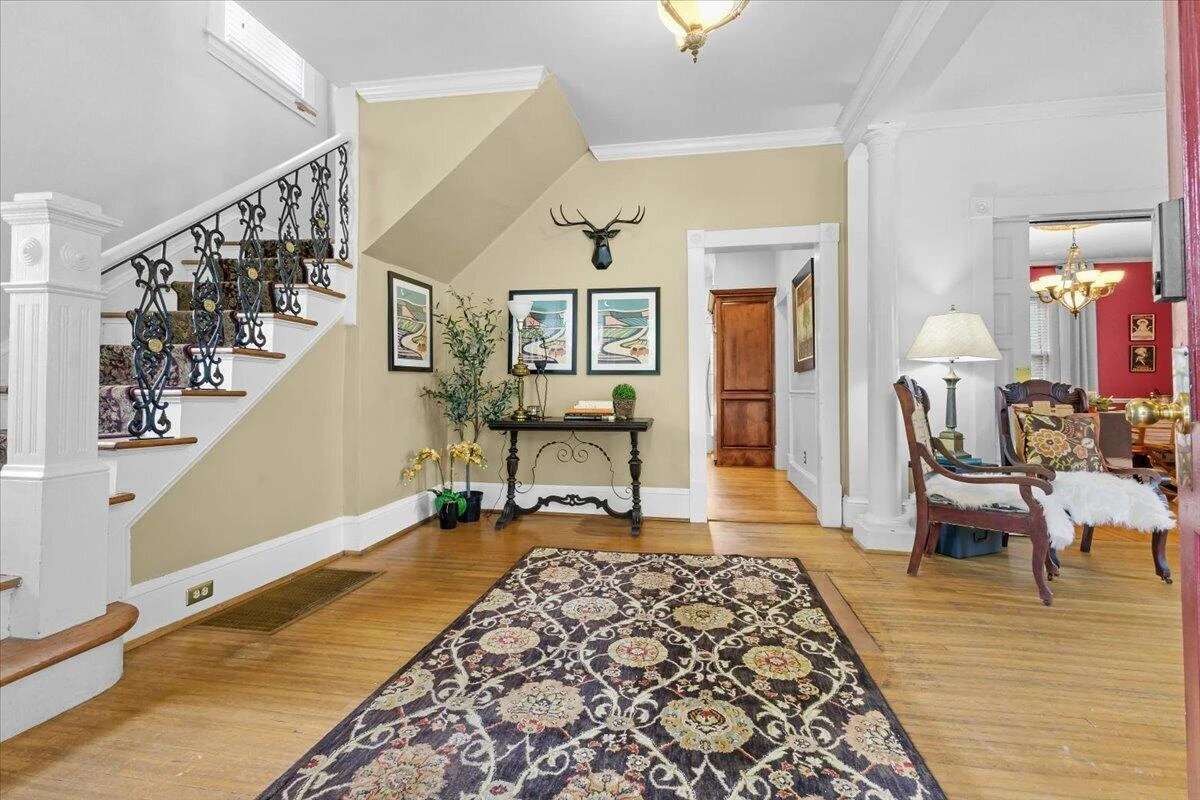 518 Walnut AVE SW - Photo 3