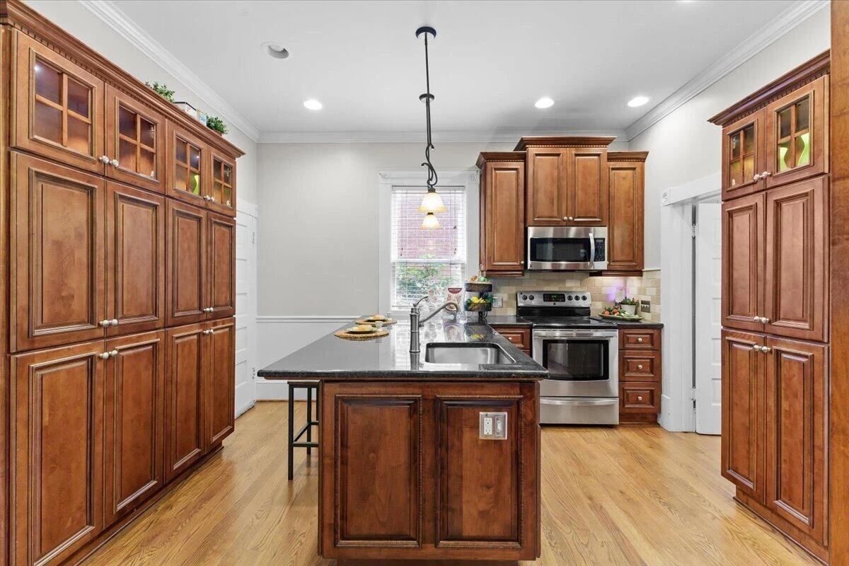 518 Walnut AVE SW - Photo 4