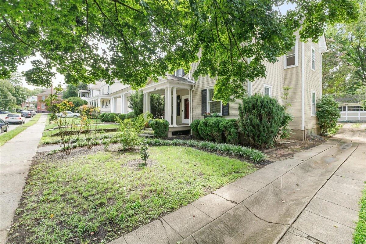 518 Walnut AVE SW - Photo 8
