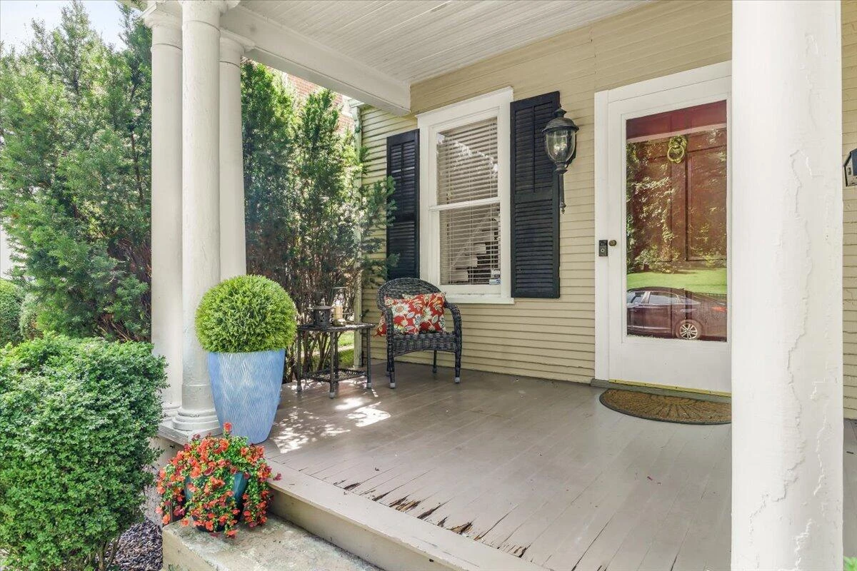 518 Walnut AVE SW - Photo 9