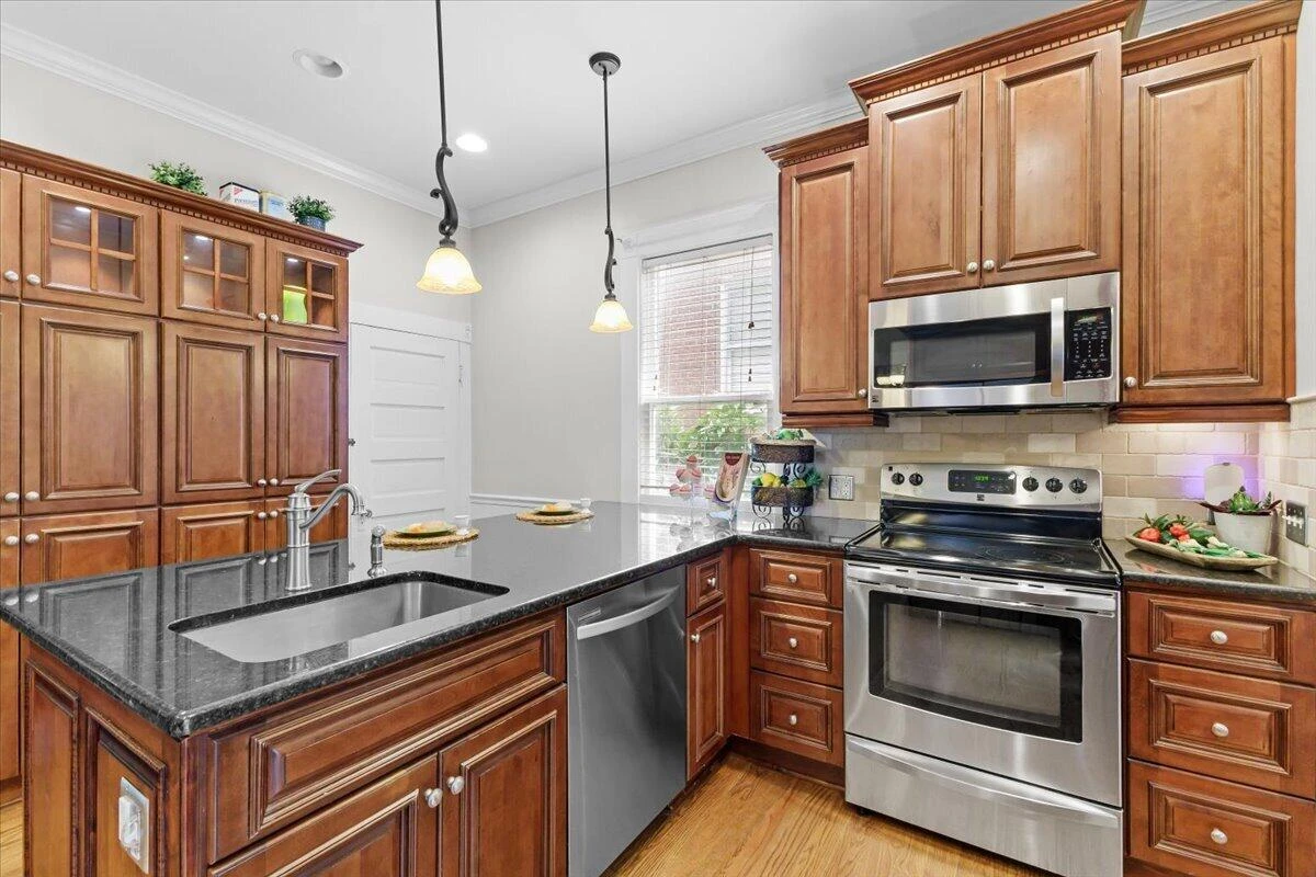 518 Walnut AVE SW - Photo 16