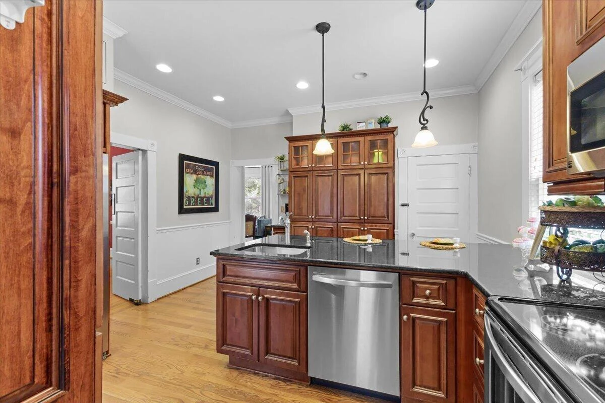 518 Walnut AVE SW - Photo 18