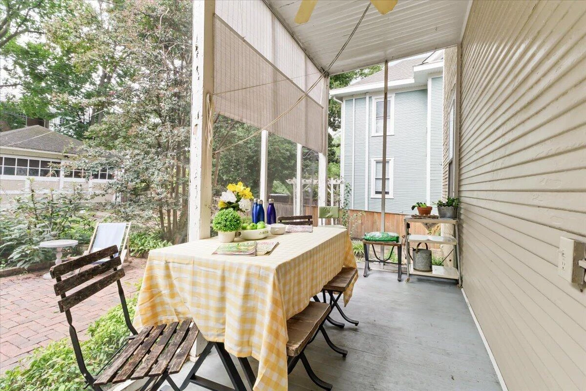 518 Walnut AVE SW - Photo 20