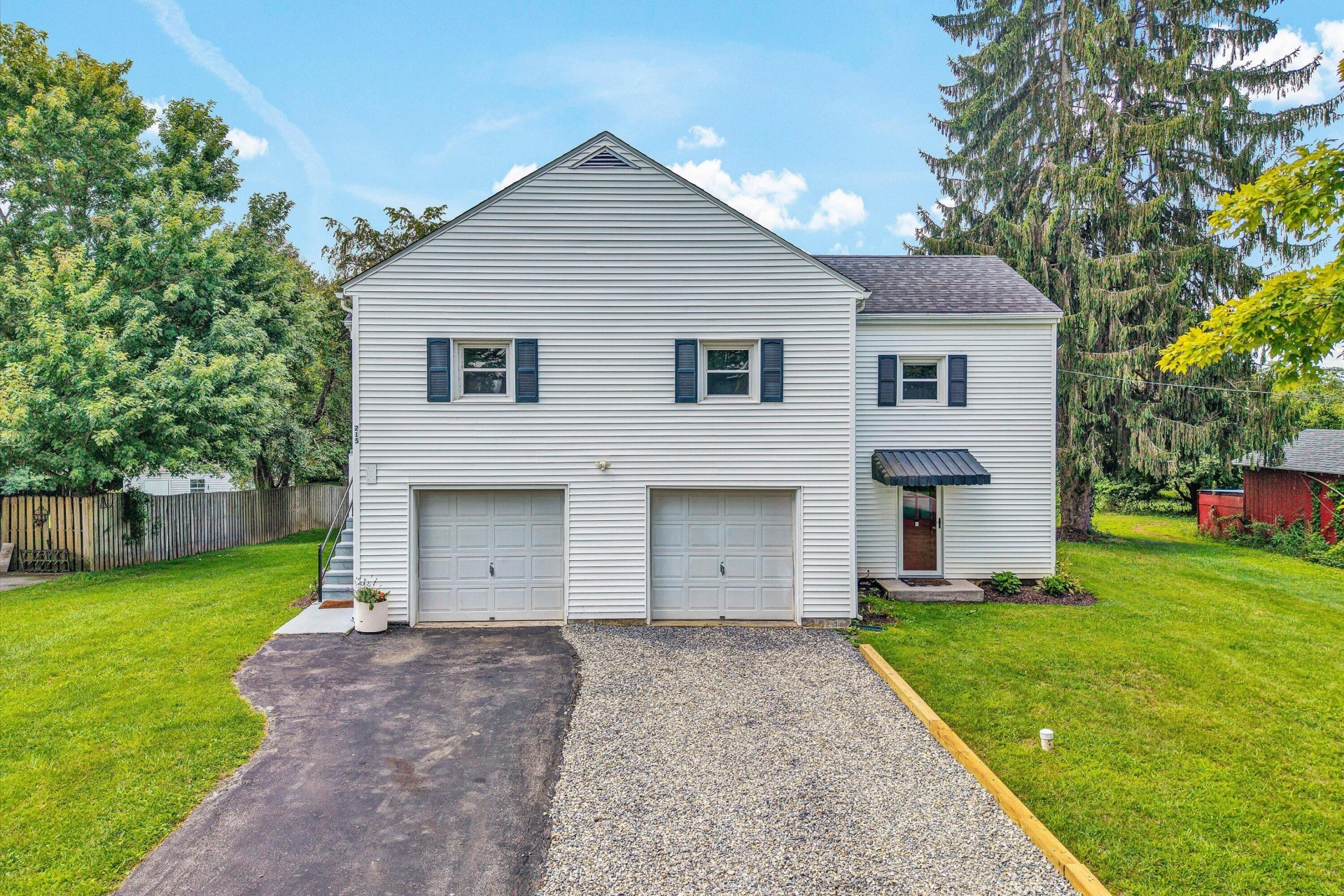 215 S Hill DR - Photo 2