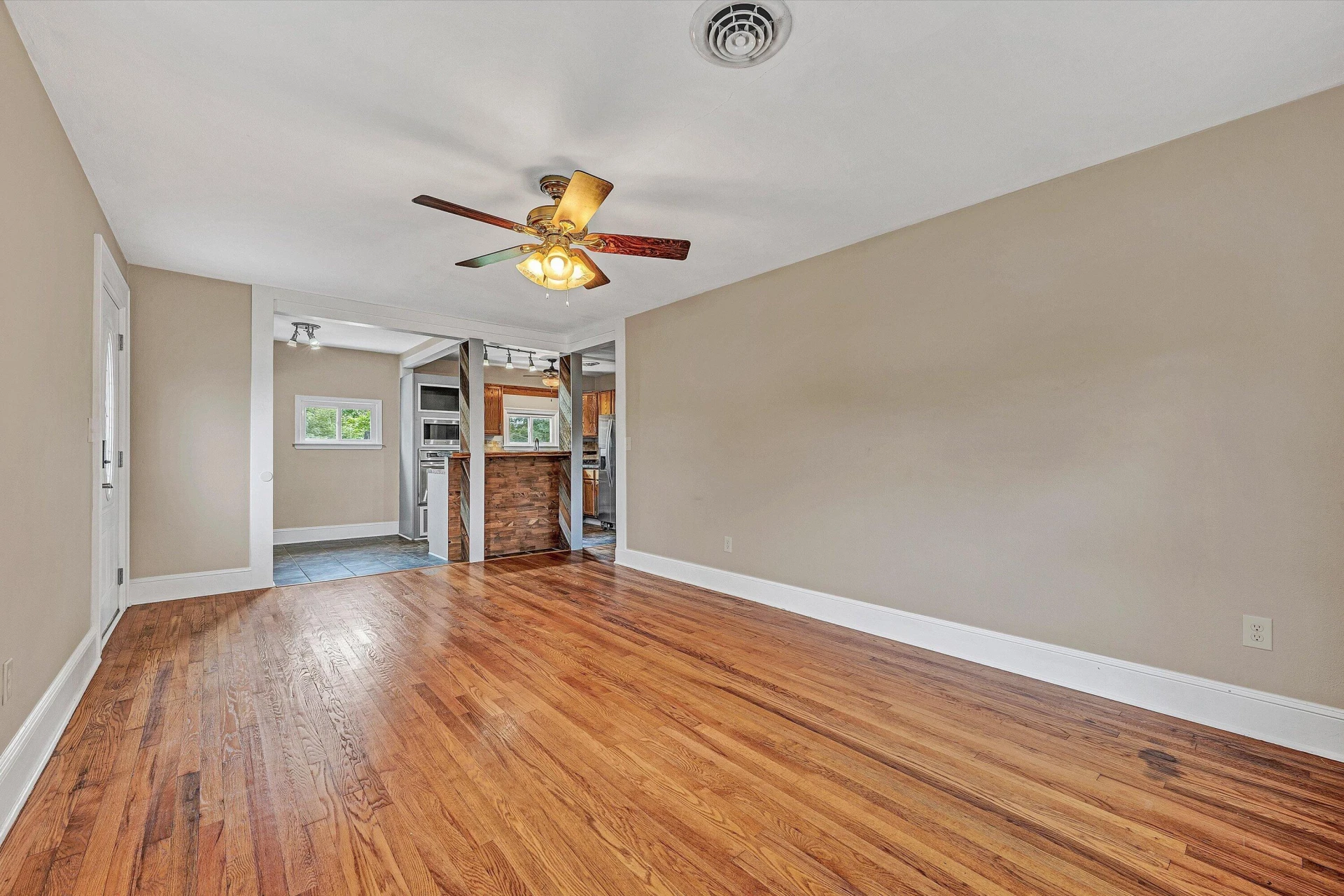 215 S Hill DR - Photo 9