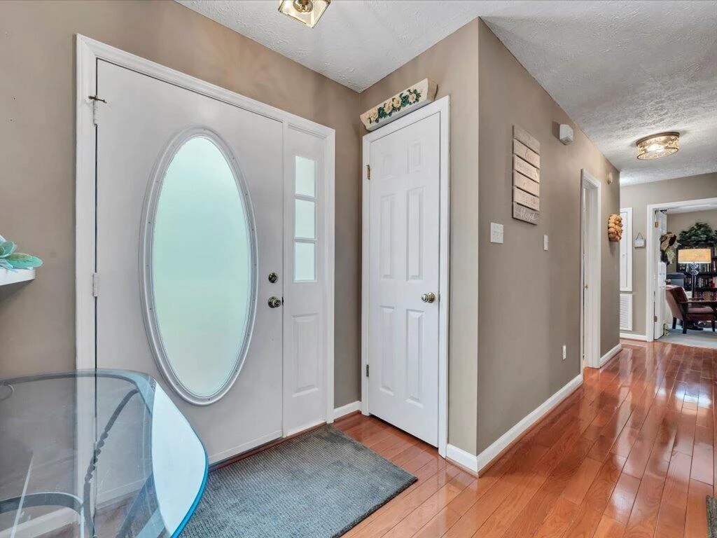 446 Ellsworth CT - Photo 5