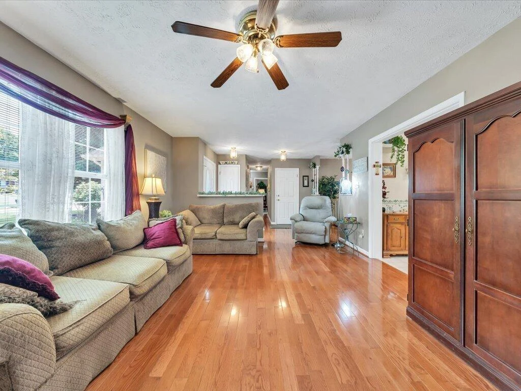 446 Ellsworth CT - Photo 8