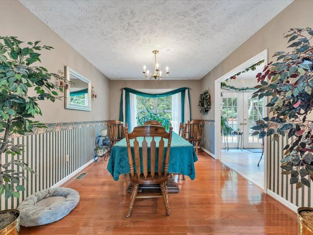 446 Ellsworth CT - Photo 10