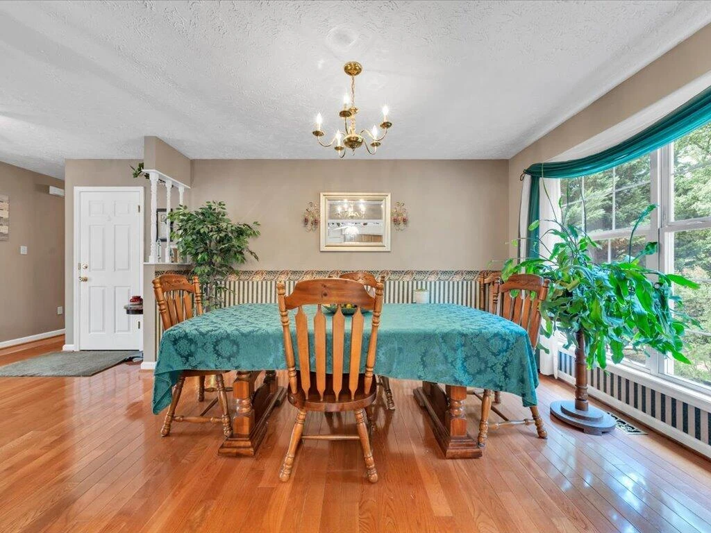 446 Ellsworth CT - Photo 11