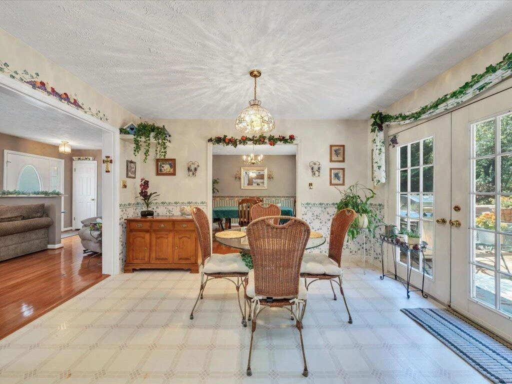 446 Ellsworth CT - Photo 21