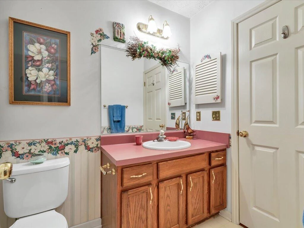446 Ellsworth CT - Photo 22
