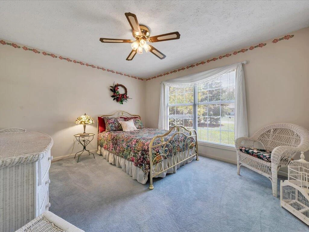 446 Ellsworth CT - Photo 24