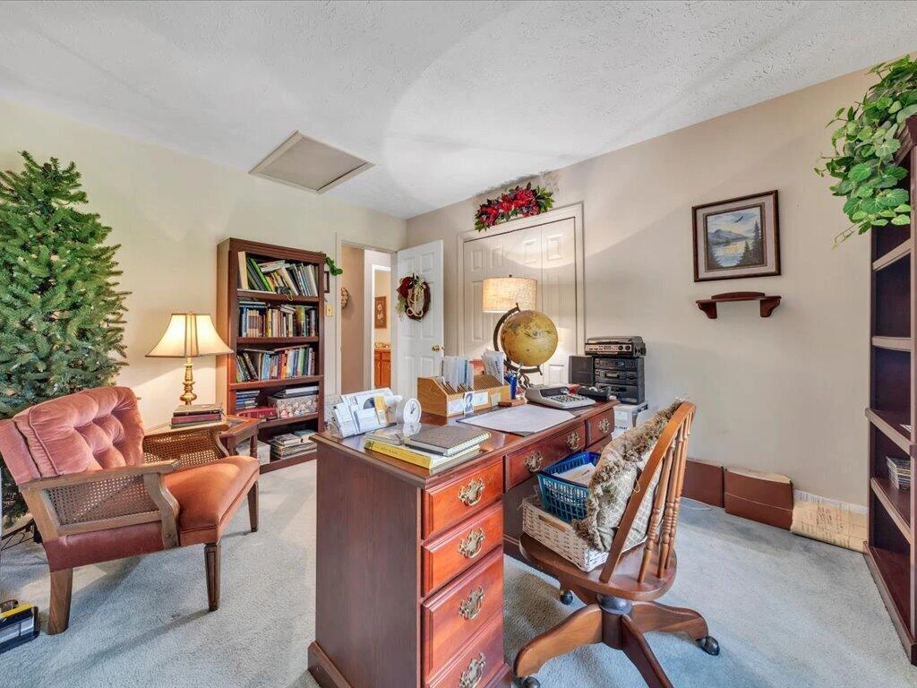 446 Ellsworth CT - Photo 28