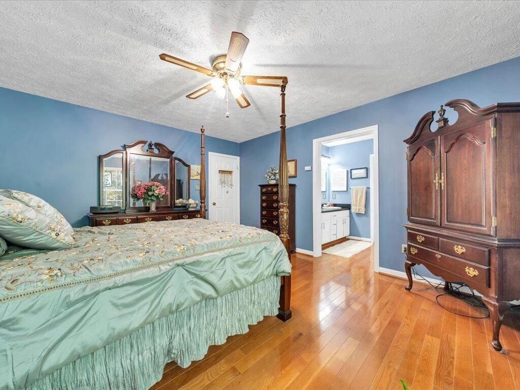 446 Ellsworth CT - Photo 30