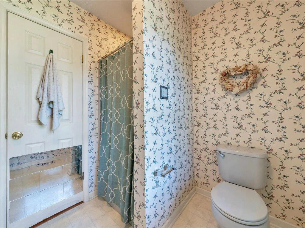 446 Ellsworth CT - Photo 32