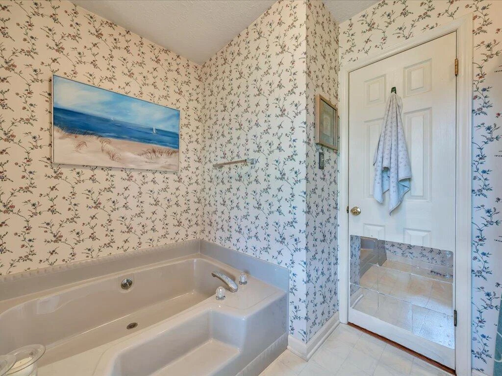 446 Ellsworth CT - Photo 33