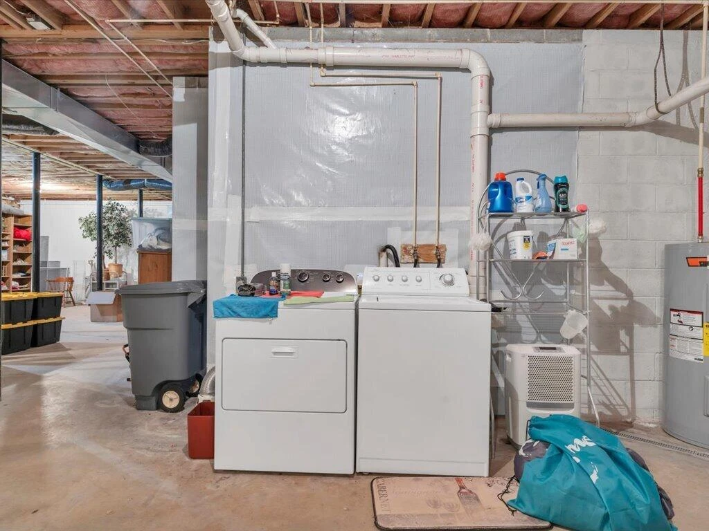 446 Ellsworth CT - Photo 37