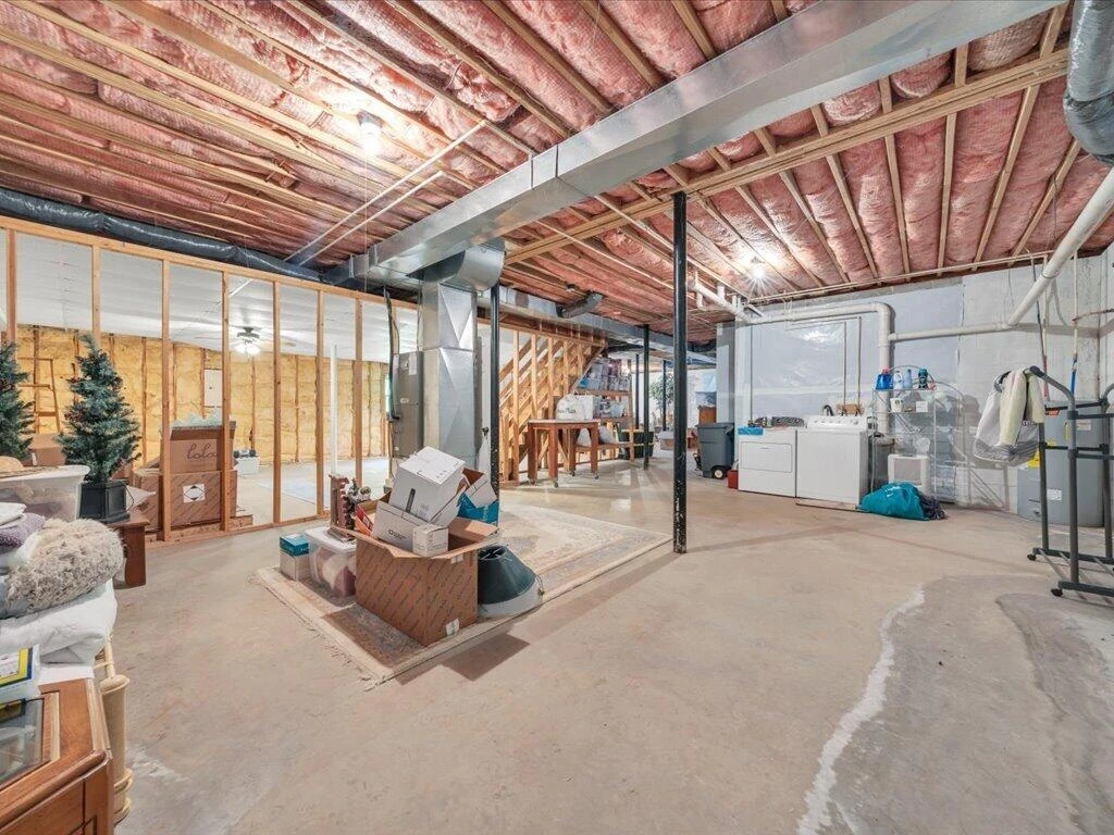 446 Ellsworth CT - Photo 39