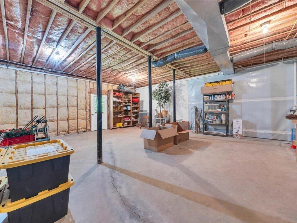 446 Ellsworth CT - Photo 40