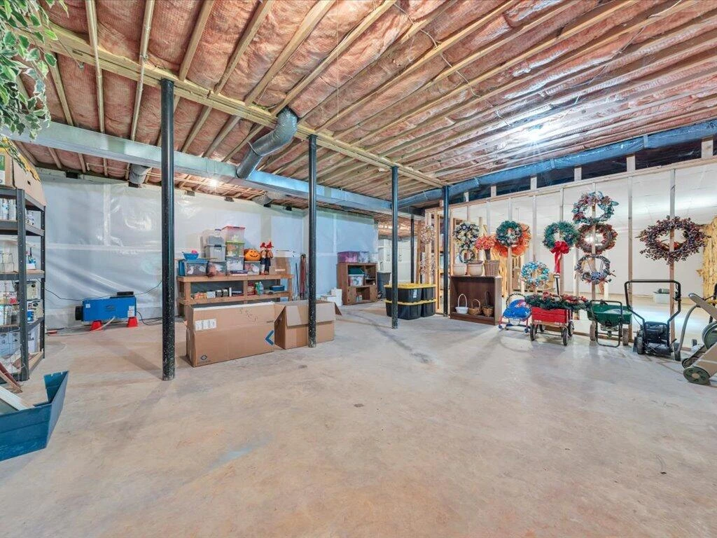 446 Ellsworth CT - Photo 42