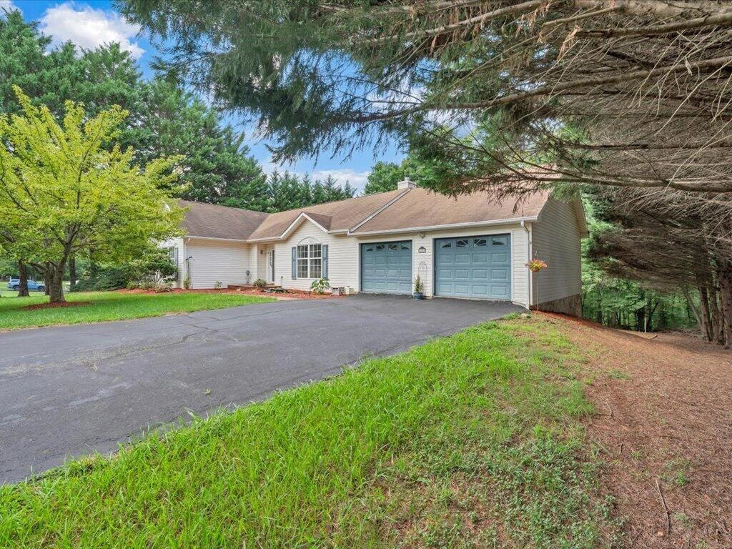 446 Ellsworth CT - Photo 46