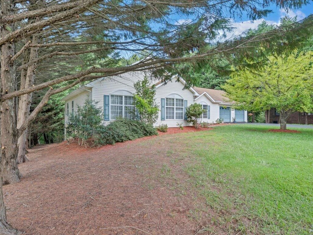 446 Ellsworth CT - Photo 47