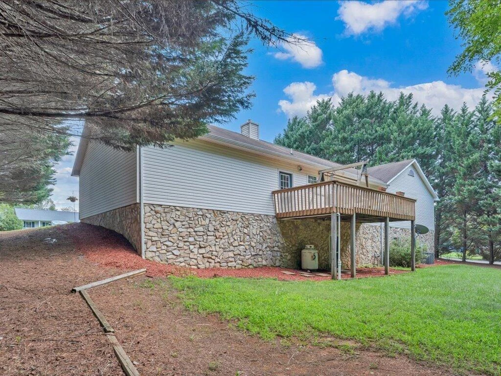 446 Ellsworth CT - Photo 49