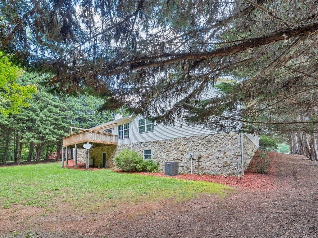 446 Ellsworth CT - Photo 53
