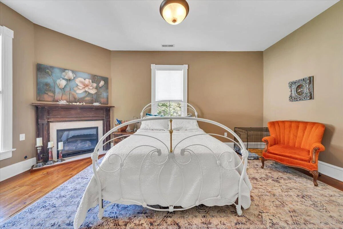 210 E Main ST - Photo 8