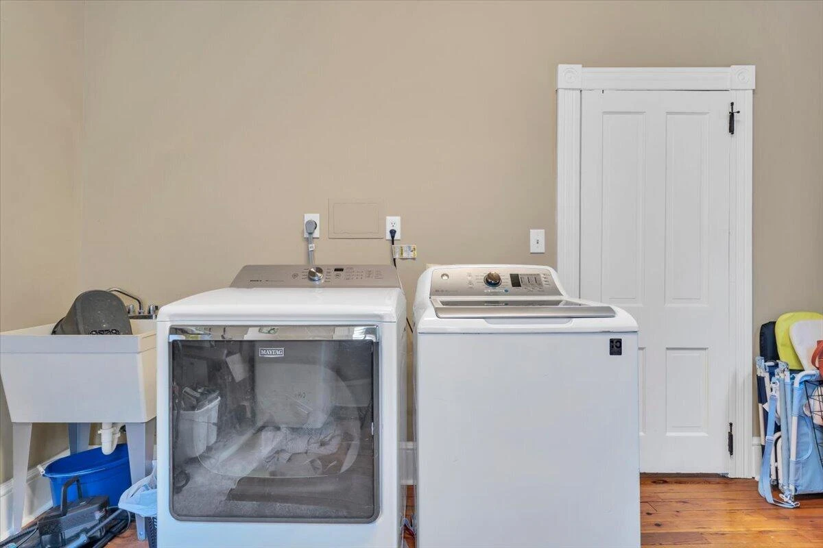 210 E Main ST - Photo 25