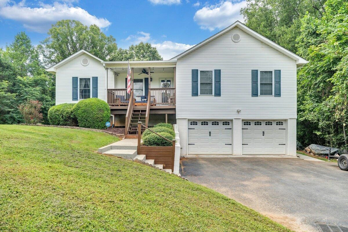 1115 Ridgecrest DR - Photo 2