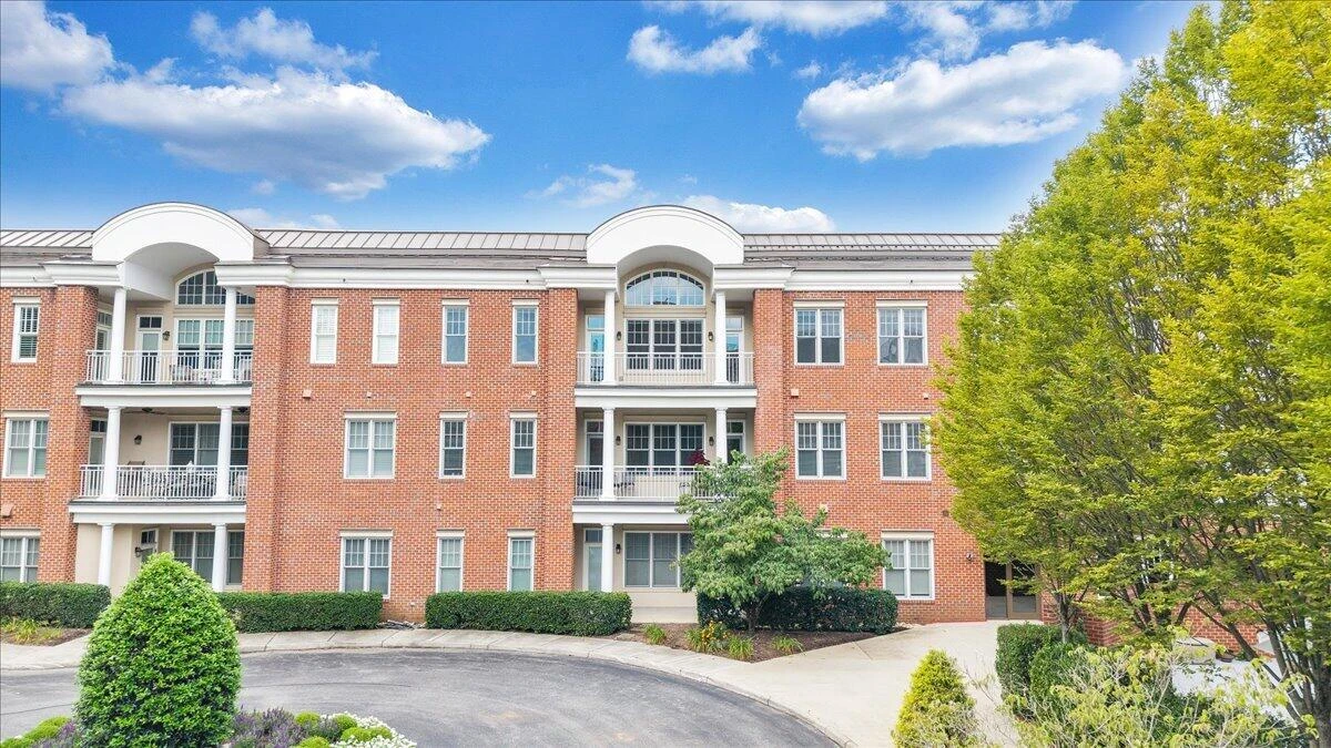 2125 Yellow Mountain RD SE #APT 302 - Photo 2