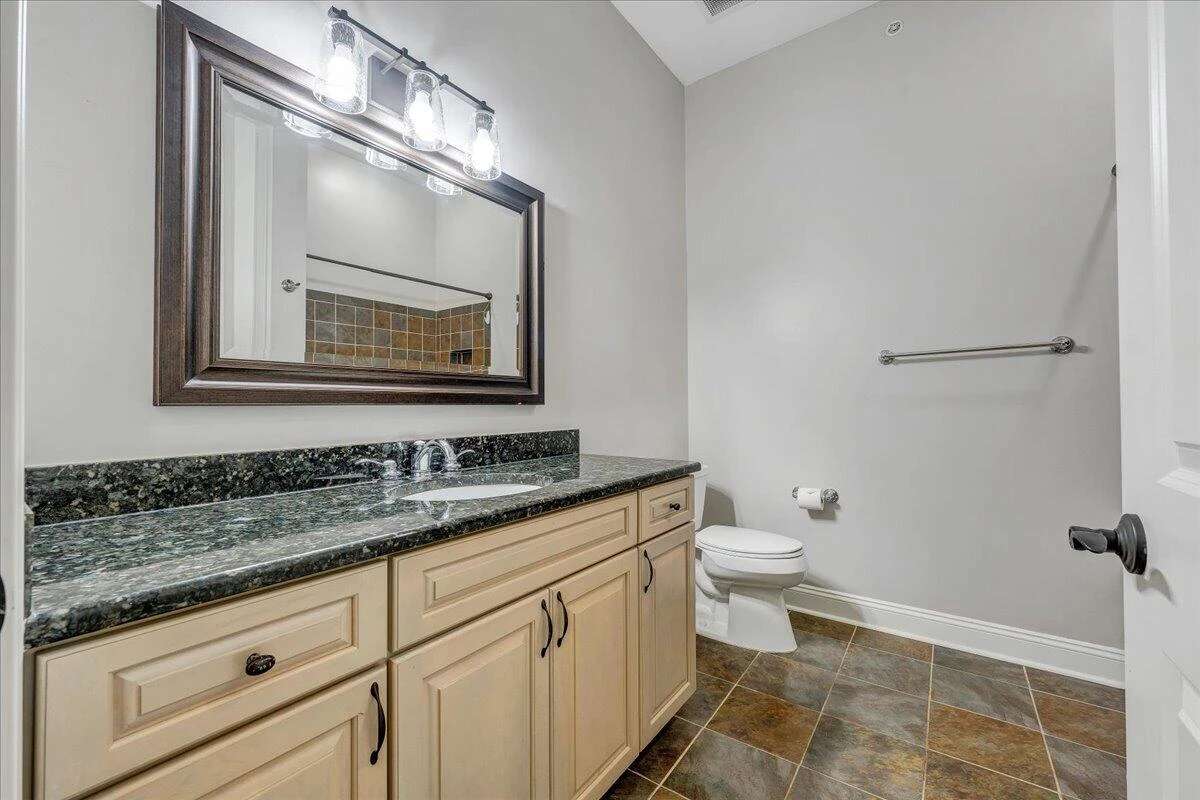 2125 Yellow Mountain RD SE #APT 302 - Photo 22