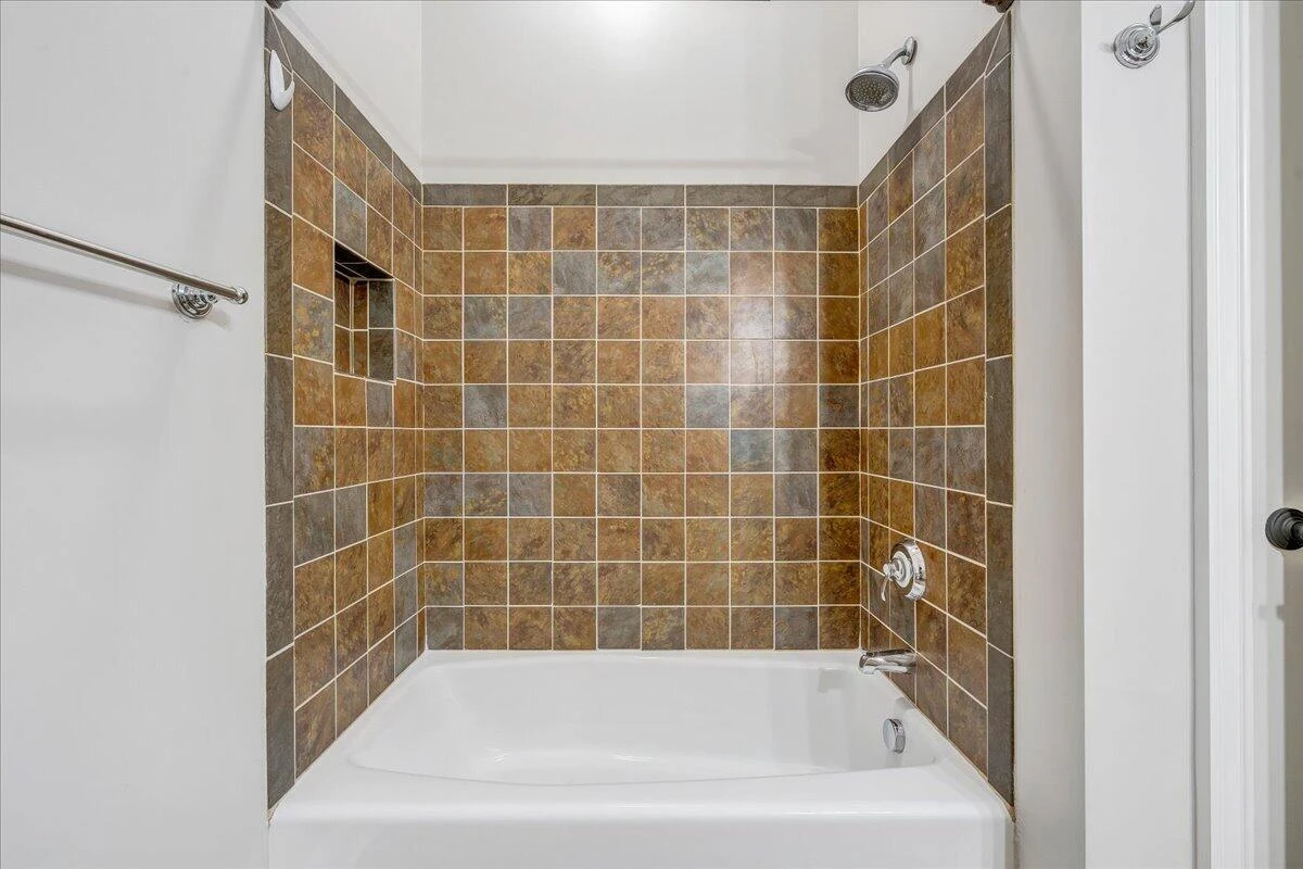 2125 Yellow Mountain RD SE #APT 302 - Photo 23