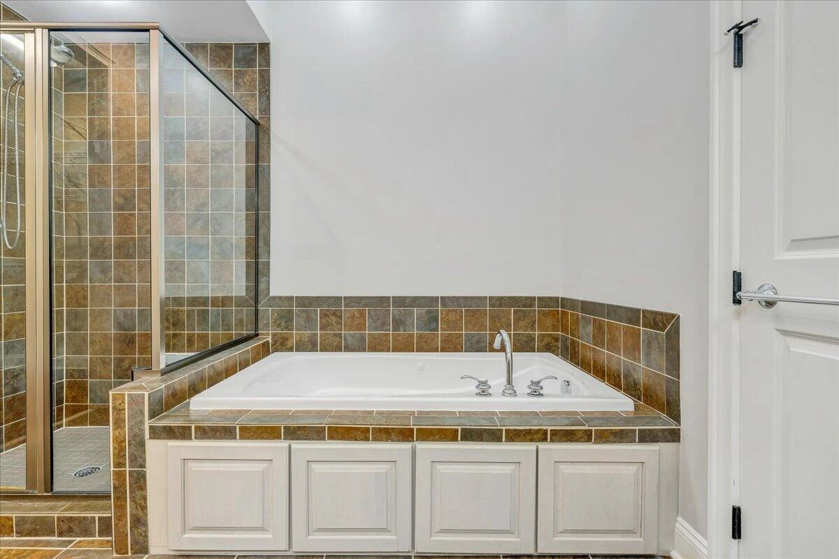 2125 Yellow Mountain RD SE #APT 302 - Photo 38