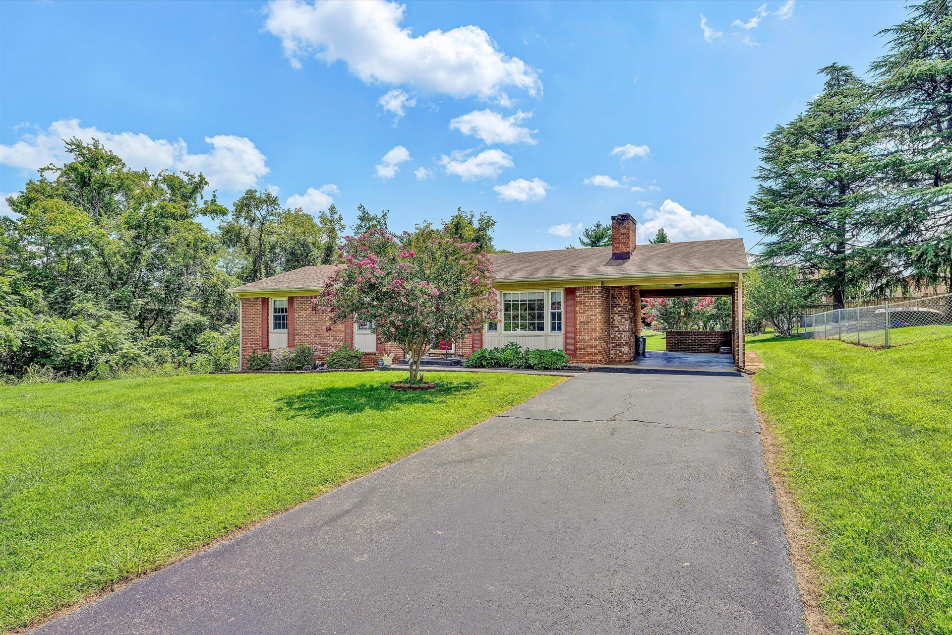 604 Aragona DR - Photo 2