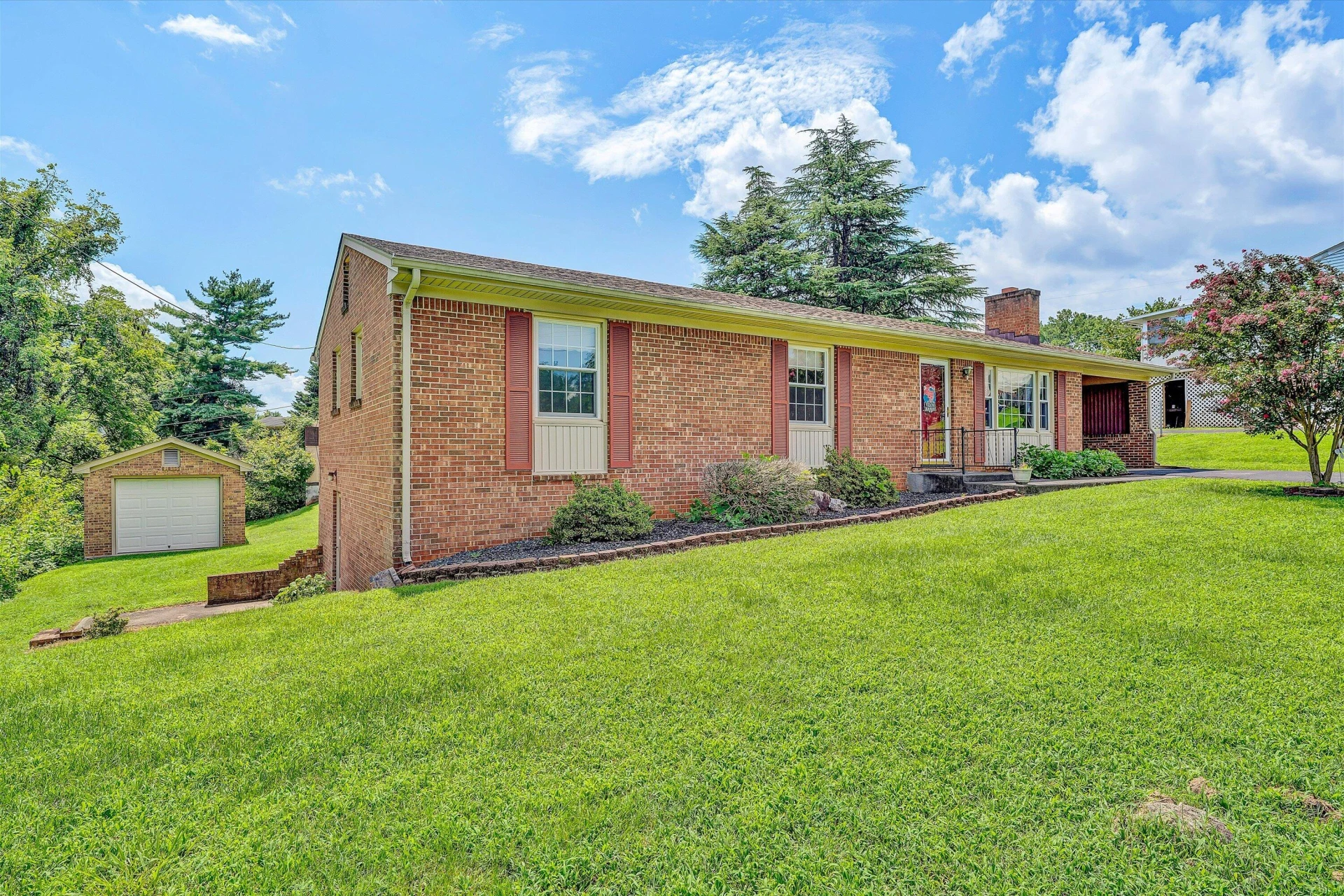 604 Aragona DR - Photo 3
